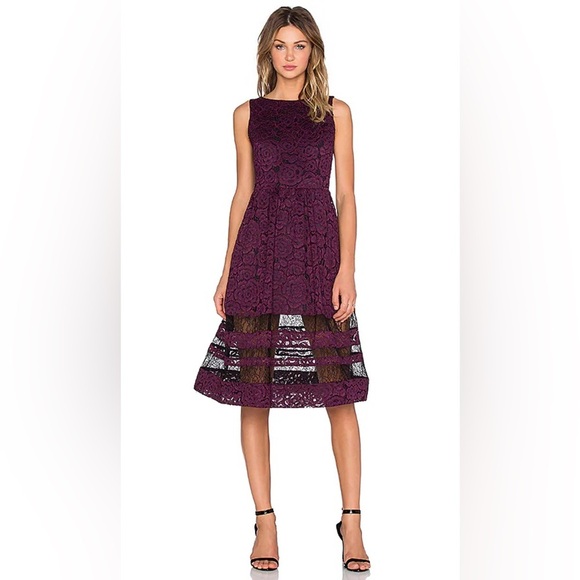 ALICE + OLIVIA
Odelia Midlength Dress in Plum & Black (D7) - Picture 1 of 7